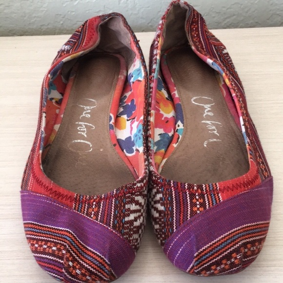 TOMS one for one tribal flat - Picture 8 of 8